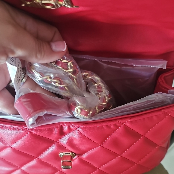 Red Quilted Chain Shoulder Bag - Picture 5 of 6